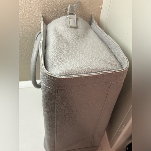 Nine West Purse with Detachable adjustable Shoulder Strap - Picture 9 of 13